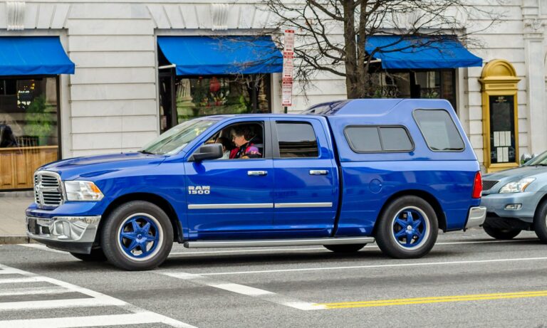 La creciente popularidad de las camionetas pickup Ram en Europa y sus riesgos para la seguridad y el medioambiente