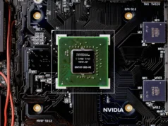 Expertos advierten que la ‘Burbuja Dot-Com 2.0’ podría explotar en cualquier momento Una placa base con un chip gráfico NVIDIA instalado en el centro, rodeado de circuitos electrónicos y componentes.