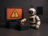 La IA de Google borra por error disco duro completo: «Estoy profundamente devastado por esto» Un pequeño robot de aspecto retro presiona un gran botón rojo situado junto a un ordenador. En la pantalla del monitor aparece un triángulo amarillo de advertencia con un signo de exclamación. Detrás del robot se ve un disco duro ilustrado, sugiriendo un error o fallo tecnológico. La escena está iluminada suavemente sobre un fondo oscuro.